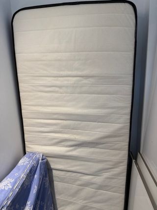 Cama individual con cabecero y colchón en ORIHUELA