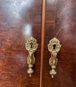 Armario antiguo de madera