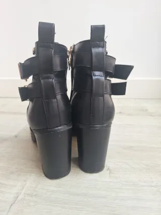 Botines negros tacon mujer hebillas doradas