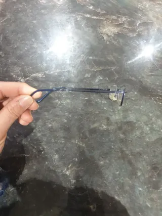 Gafas de ver metálicas, azules.