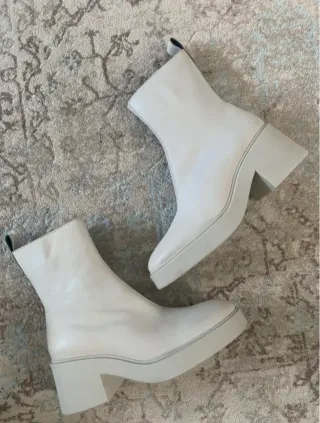 Botines de cuero beige mujer