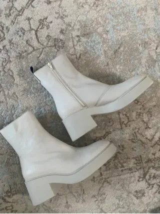 Botines de cuero beige mujer