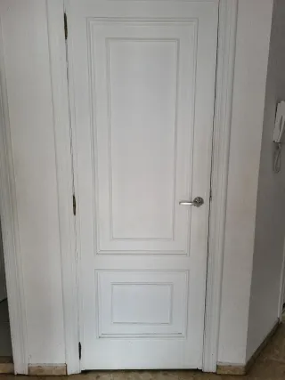 Puerta blanca con cristal o sin cristal