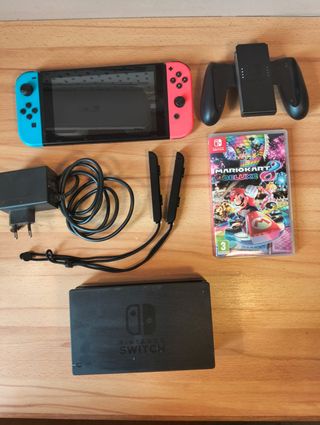 Nintendo Switch + Mario Kart 8 Deluxe + 2 Mandos