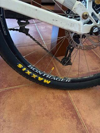 Bicicleta montaña marca Commencal Doble Suspensión