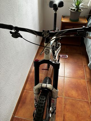 Bicicleta montaña marca Commencal Doble Suspensión