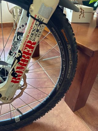 Bicicleta montaña marca Commencal Doble Suspensión