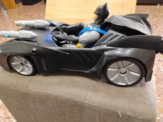 Batmovil con figura de Batman