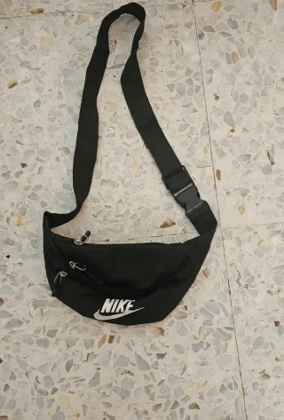 Riñonera Nike Negra