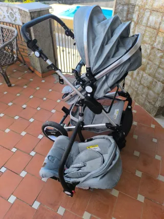 Carro de bebé Kiduku con silla de coche Maxi.