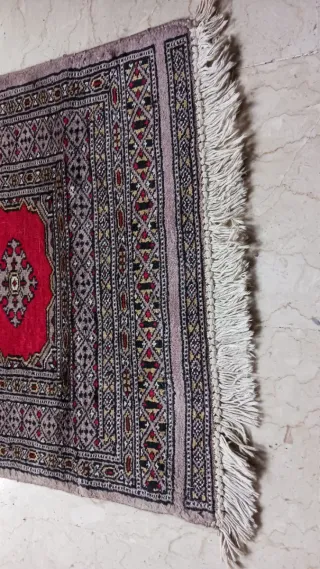 Tappeto orientale rosso e grigio