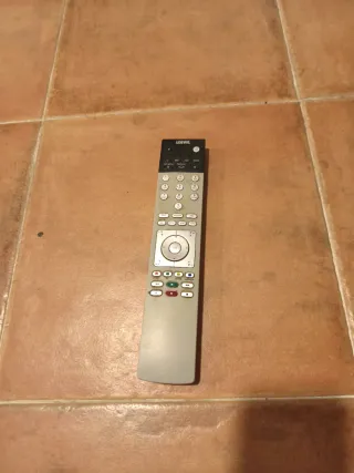 TV Loewe Xelos 32 SL Negro/Plata