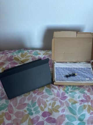 Funda y Teclado para Tablet
