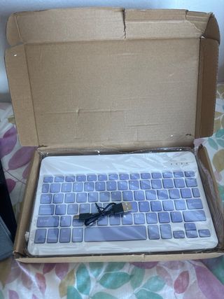 Funda y Teclado para Tablet