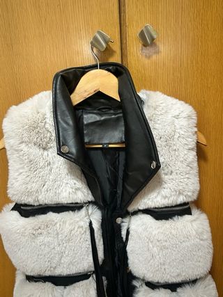 Chaleco Piel Sintética Negro y Blanco