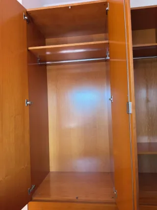 Armario 3 puertas con barra y cajones