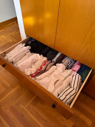 Armario 3 puertas con barra y cajones