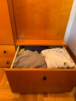 Armario 3 puertas con barra y cajones