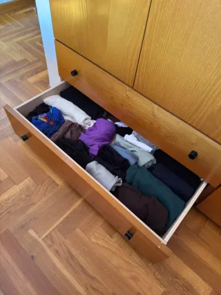 Armario 3 puertas con barra y cajones