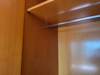 Armario 3 puertas con barra y cajones