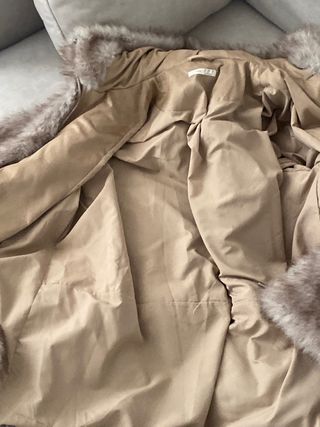 Abrigo pelo Oysho beige/marrón