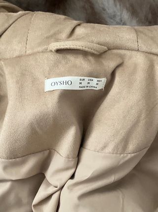 Abrigo pelo Oysho beige/marrón