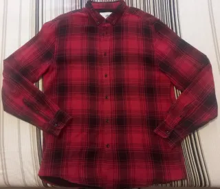 Camisa H&M x David Beckham cuadros roja