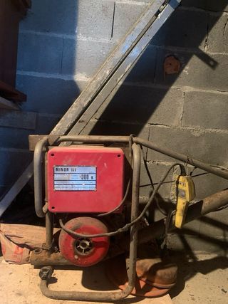 Elevador eléctrico con puntal