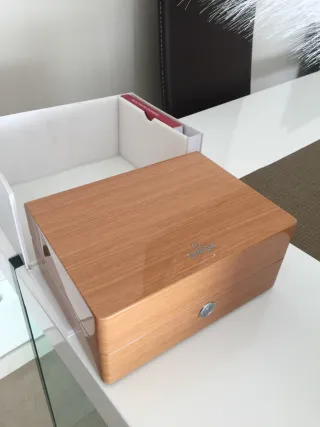 Caja original de reloj OMEGA de madera