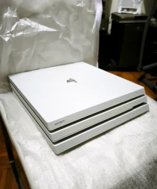 PS4 Pro 1TB Blanca, perfecto funcionamiento.