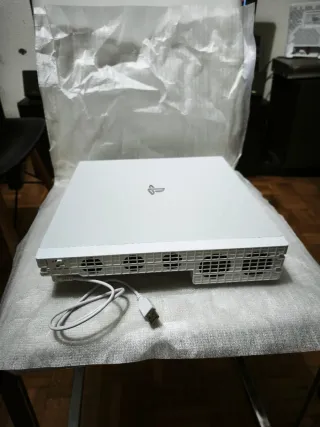 PS4 Pro 1TB Blanca, perfecto funcionamiento.