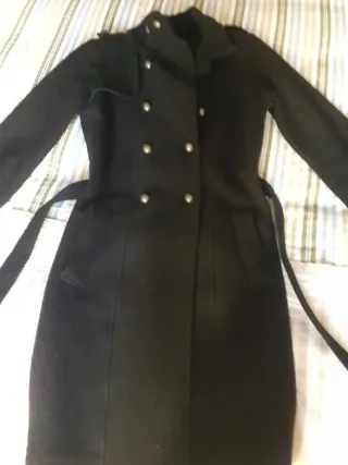 Abrigo largo negro Zara