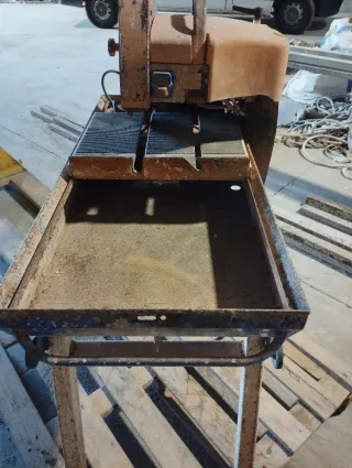 Mesa corte ladrillo/azulejo con 3 discos nuevos