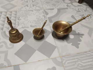 Lote 2 morteros y 1 campanario latón sin badajo