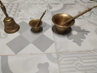 Lote 2 morteros y 1 campanario latón sin badajo