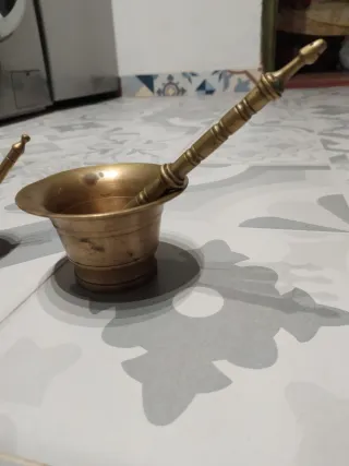 Lote 2 morteros y 1 campanario latón sin badajo