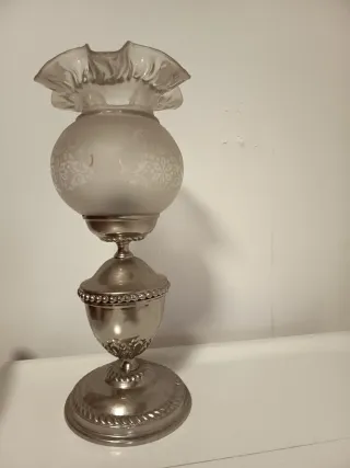 Lamparita de cristal y metal