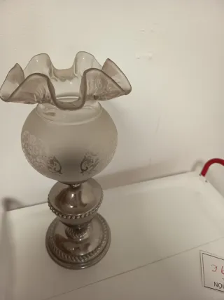 Lamparita de cristal y metal