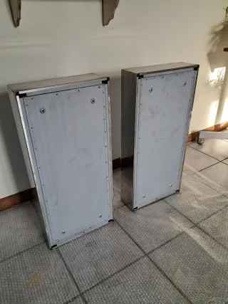2 mobiletti bagno Veca in metallo e vetro