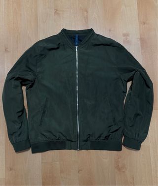 Chaqueta bomber Zara verde militar