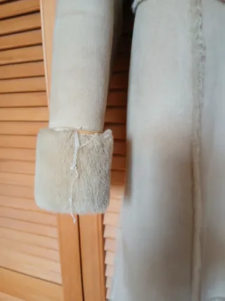 Abrigo beige estilo borrego