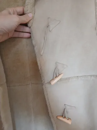 Abrigo beige estilo borrego