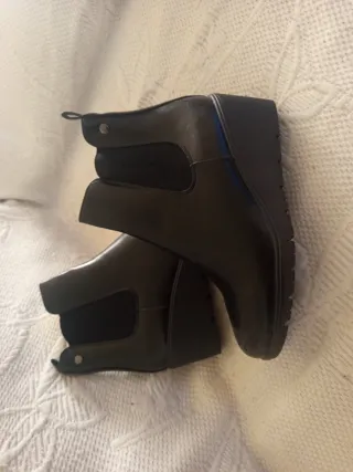 Botines de cuña negros