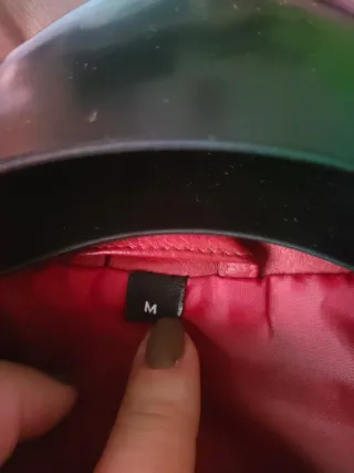 Chaqueta imitación cuero, roja y negra