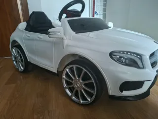 Coche eléctrico infantil Mercedes