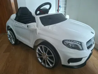 Coche eléctrico infantil Mercedes