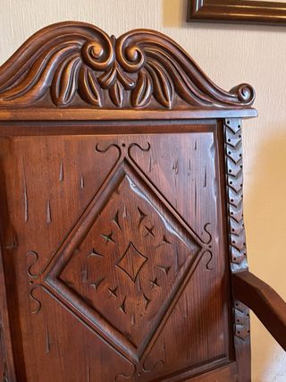 Par de sillas de madera decorativas