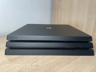 PS4 Pro + 10 juegos +2 mandos. !PRECIO NEGOCIABLE!