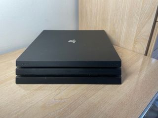 PS4 Pro + 10 juegos +2 mandos. !PRECIO NEGOCIABLE!