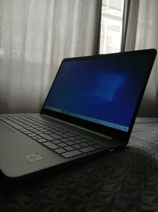 Portátil HP 15s-fq1xxx Plata 237GB